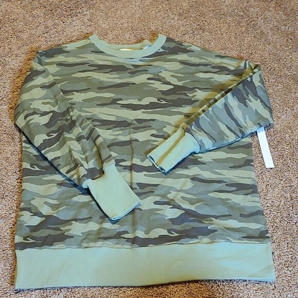 Caslon Tops - Caslon Green Spring Camo long sleeve sweater